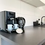Stylisches Apartment mit Balkon und kostenlosem Parkplatz + 2 Schlafzimmer + Flexibler Check-in