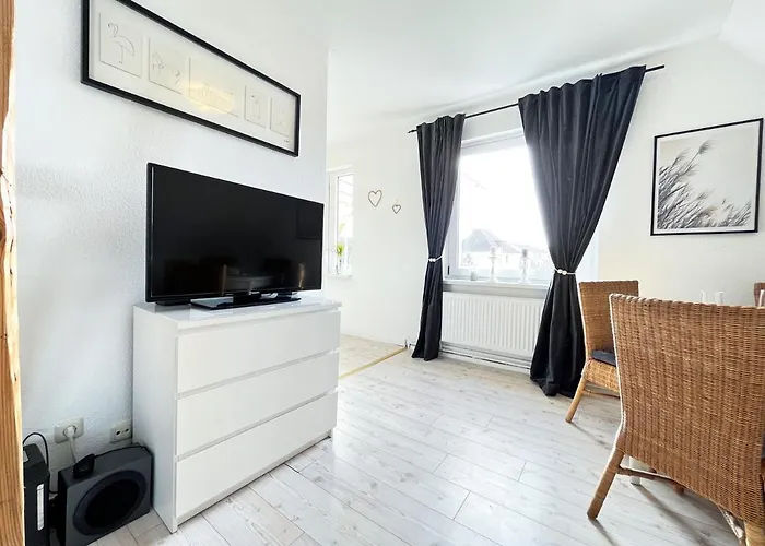 Stylisches Apartment mit Balkon und kostenlosem Parkplatz + 2 Schlafzimmer + Flexibler Check-in