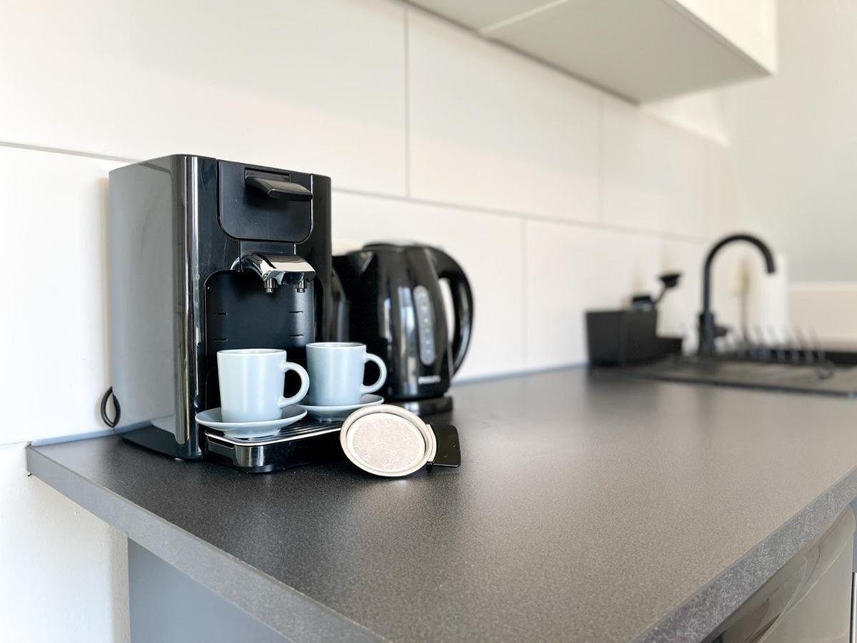 Stylisches Mit Balkon Und Kostenlosem Parkplatz + 2 Schlafzimmer + Flexibler Check-in Apartamento Celle