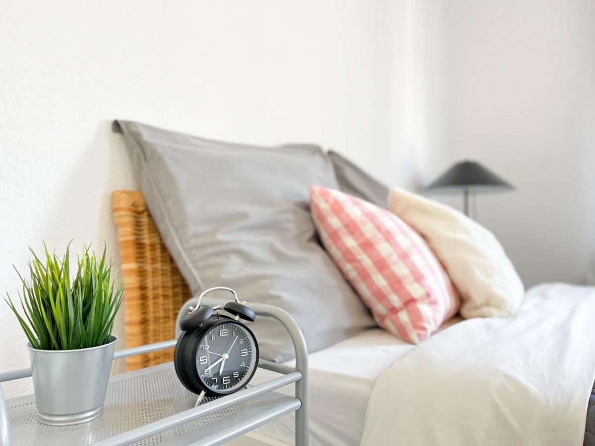 Apartment Stylisches Mit Balkon Und Kostenlosem Parkplatz + 2 Schlafzimmer + Flexibler Check-in