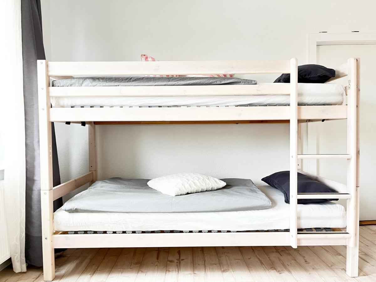 Stylisches Mit Balkon Und Kostenlosem Parkplatz + 2 Schlafzimmer + Flexibler Check-in *