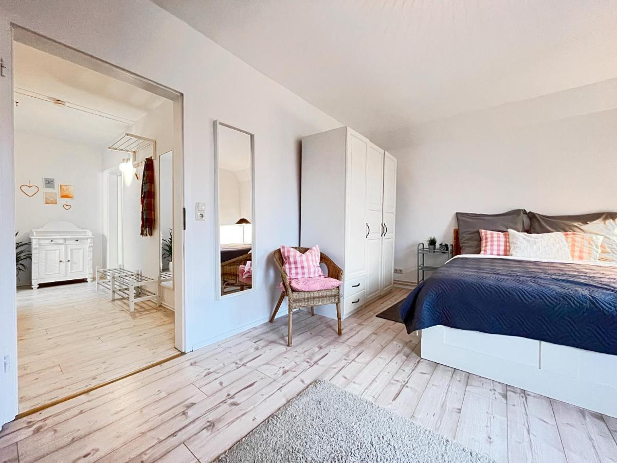Stylisches Mit Balkon Und Kostenlosem Parkplatz + 2 Schlafzimmer + Flexibler Check-in Apartment